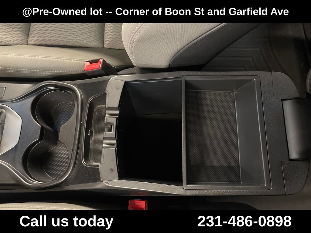 Used 2018 Black Hyundai SE image 26