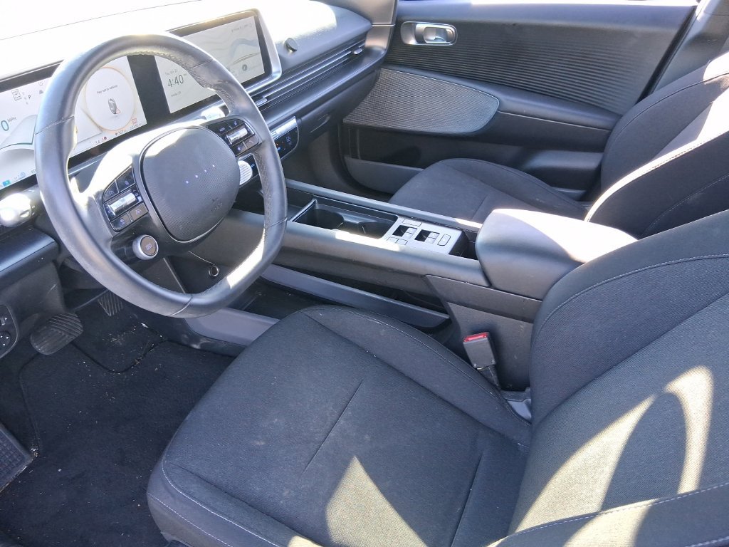 Used 2023 Green Hyundai SE image 10