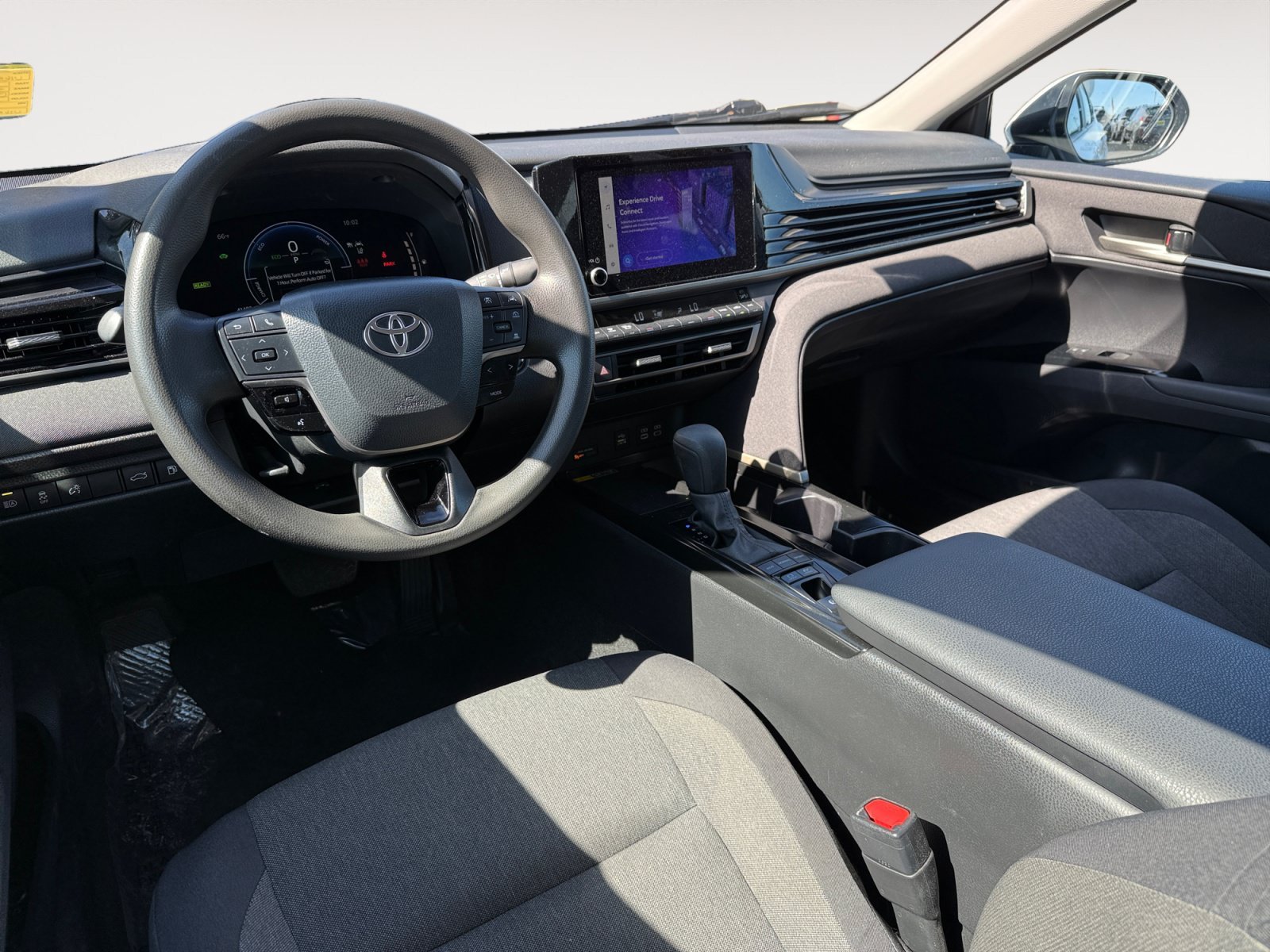 Used 2025 Ice Toyota LE image 15