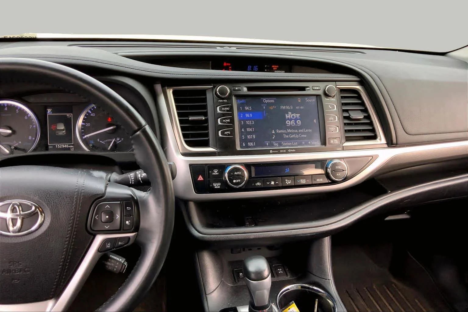 Used 2019 Blizzard Pearl Toyota SE image 7