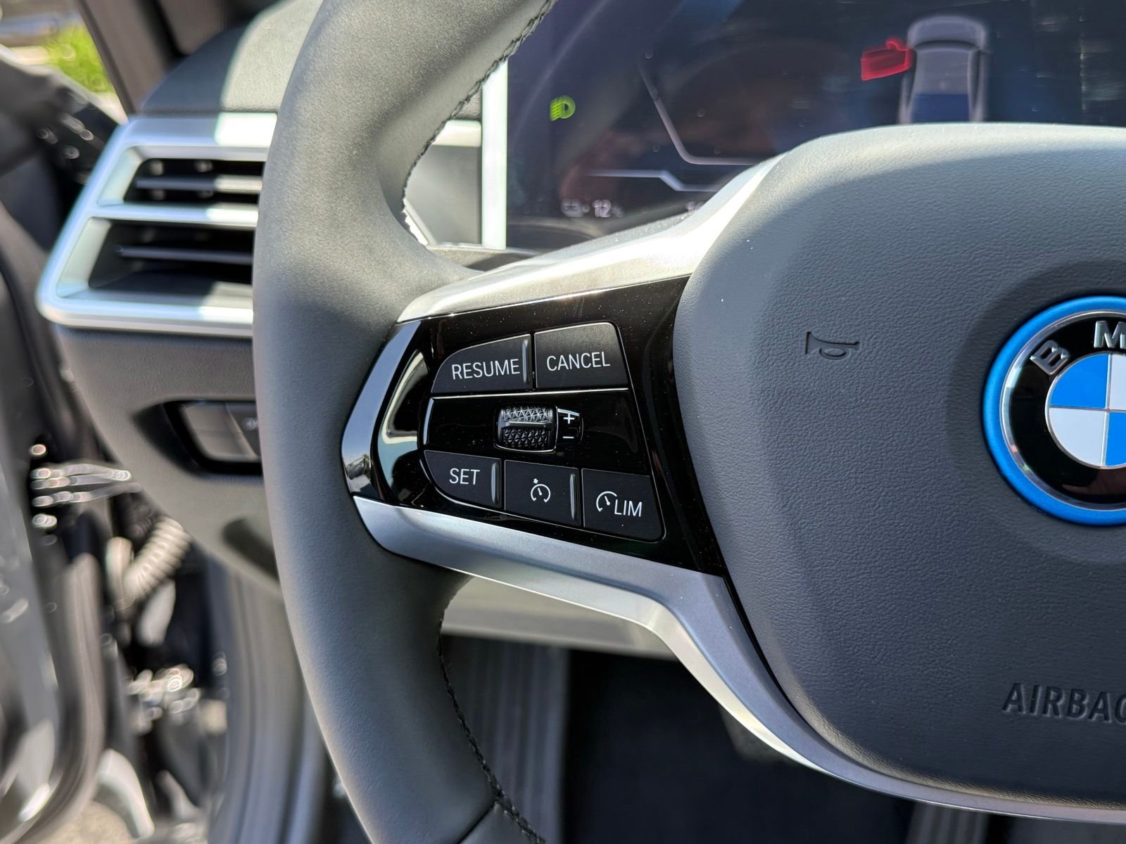 2026 BMW i4 40 - Photo 25