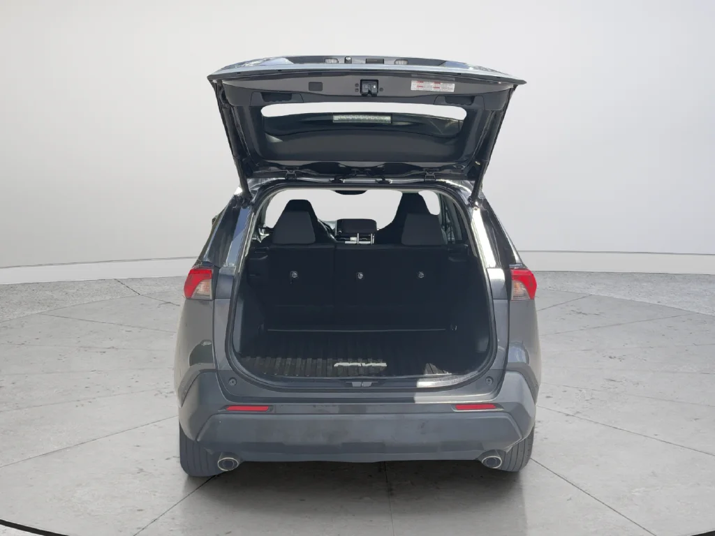 2023 Toyota RAV4 XLE - Photo 18
