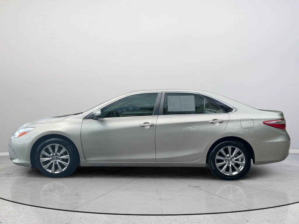 Used 2016 Gold Toyota XLE image 10