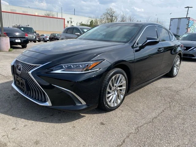 Used 2021 Black Lexus 300h Luxury image 3