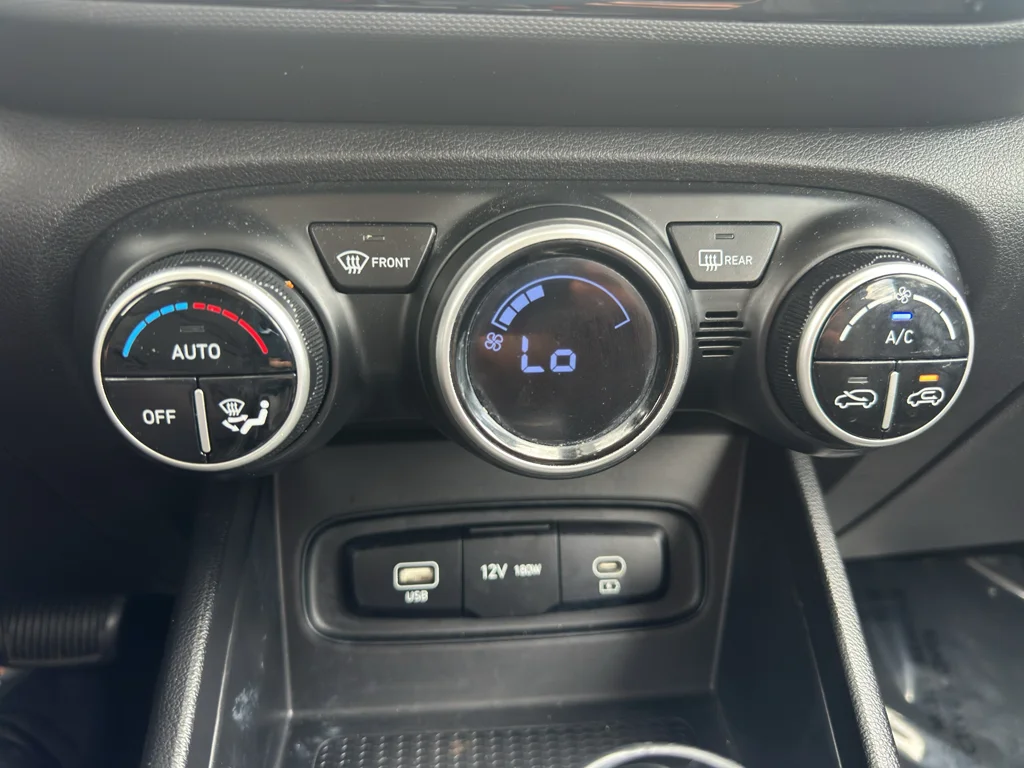 Used 2024 Lunar White Hyundai SEL image 18
