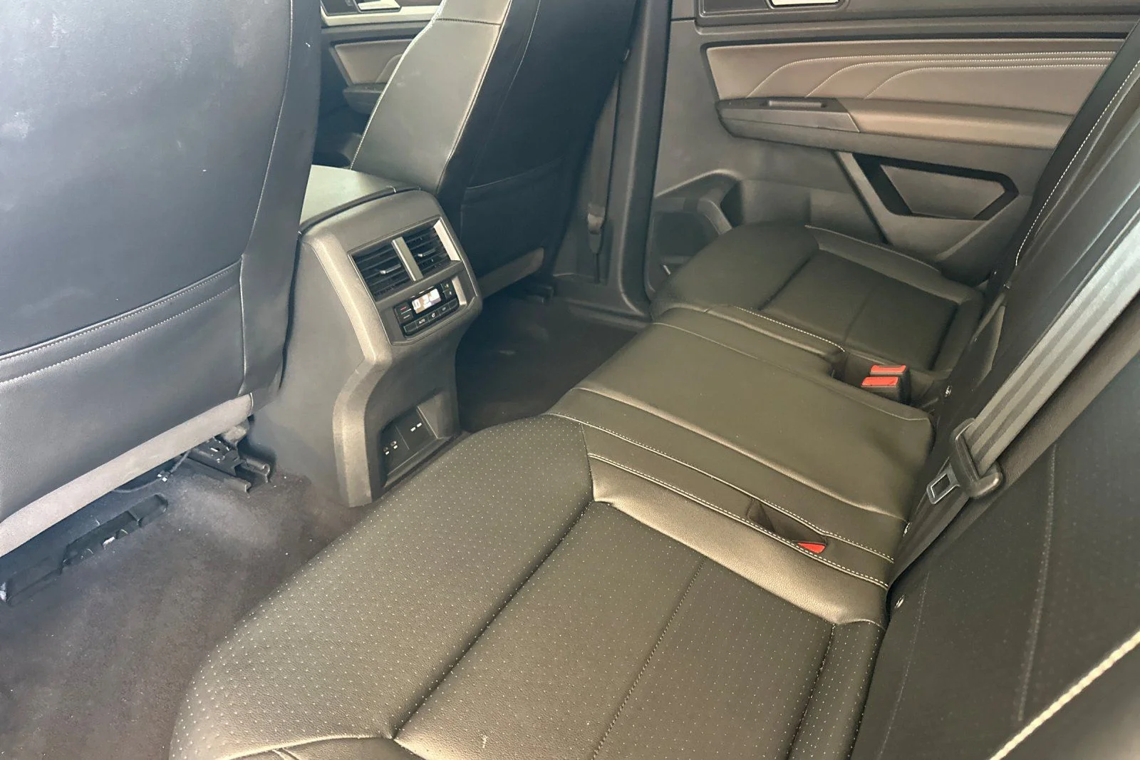 Used 2021 Gray Volkswagen 3.6L V6 SE w/Technology image 12