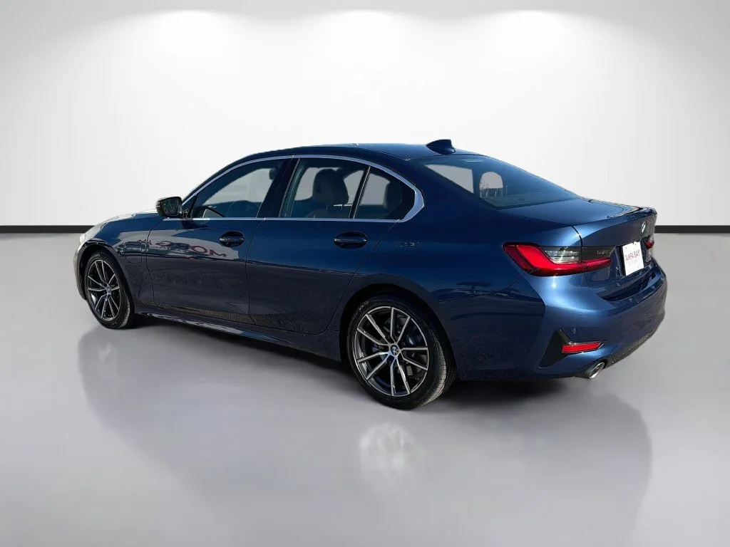 Used 2021 Blue BMW 330e iPerformance image 5