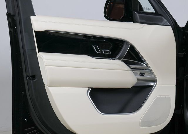New 2026 Santorini Black Land Rover SE image 23