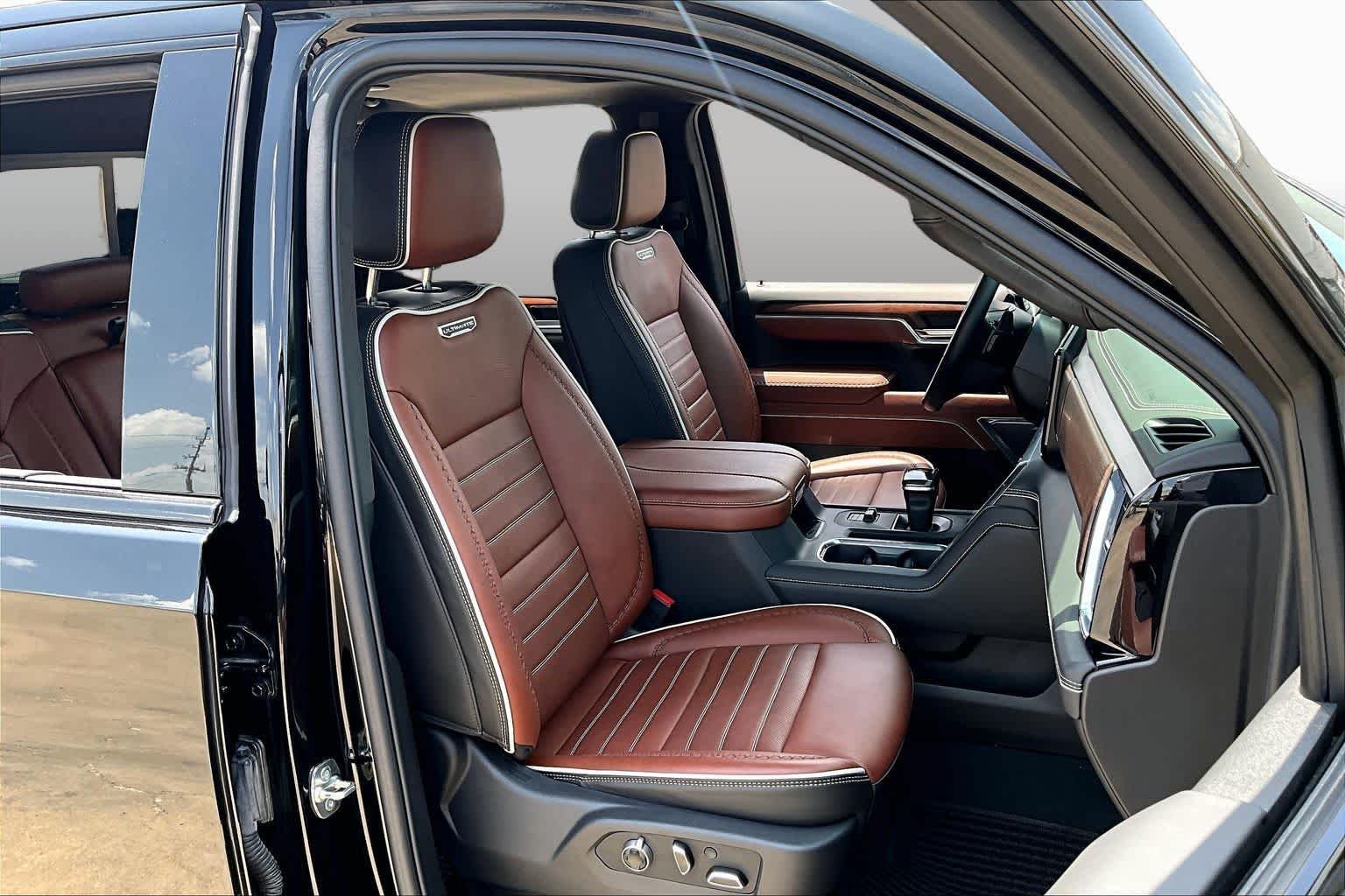 Used 2025 Onyx Black GMC Denali Ultimate image 17