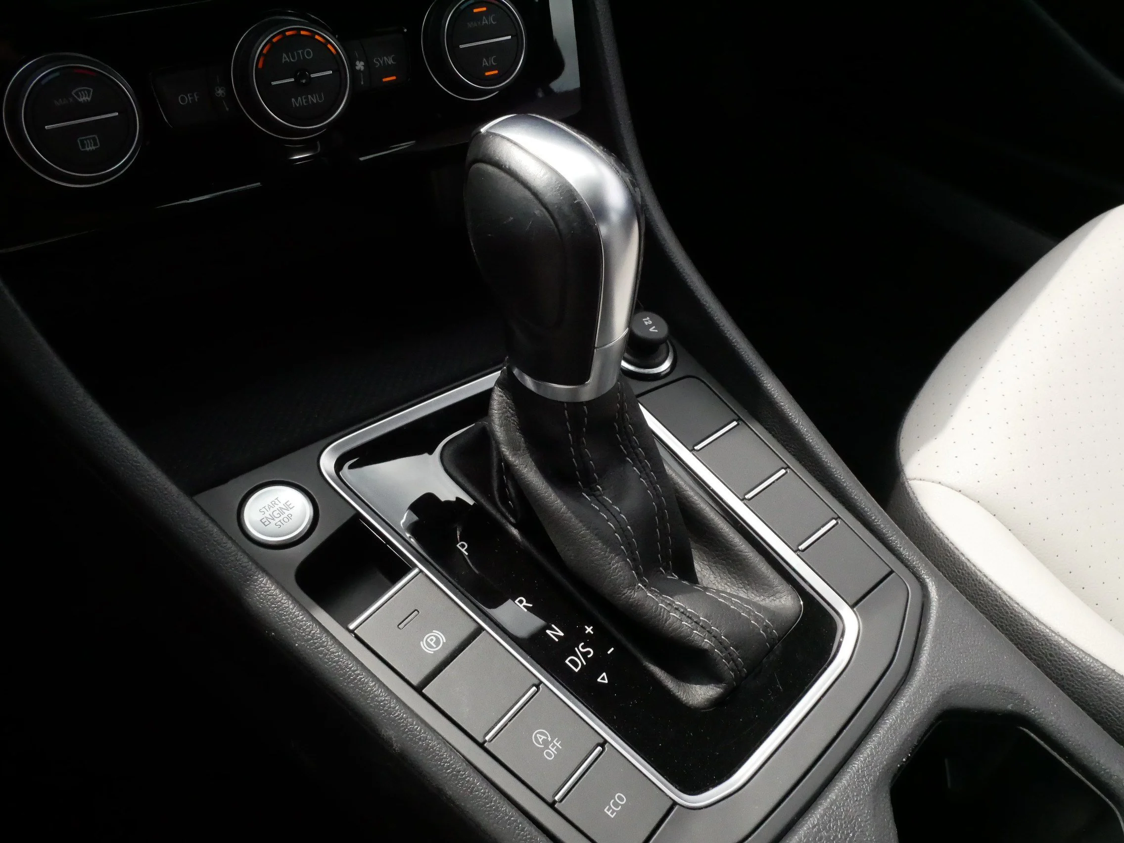 Used 2019 Deep Black Pearl Volkswagen R-Line image 24