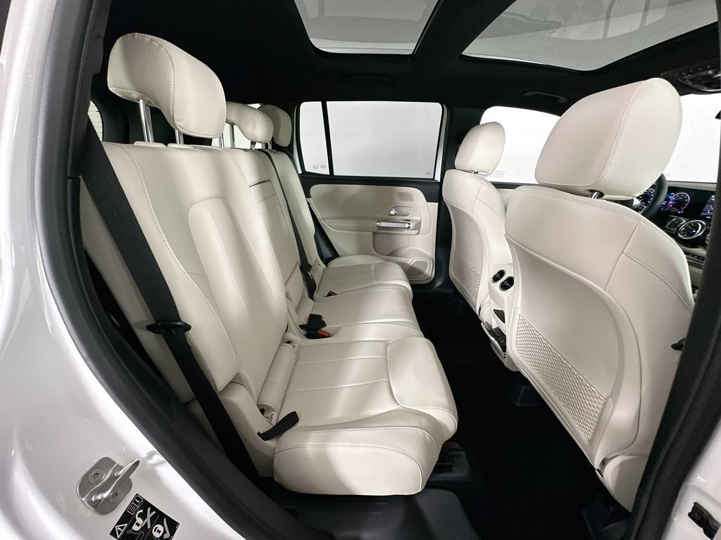 New 2026 Polar White Mercedes-Benz GLB 250 image 59