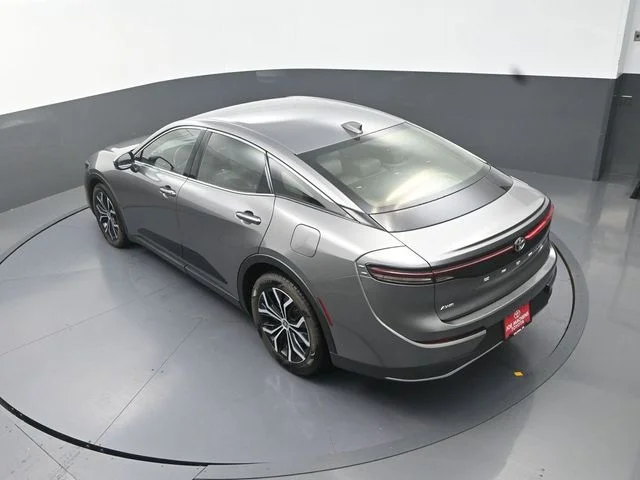 Used 2023  Toyota XLE image 25