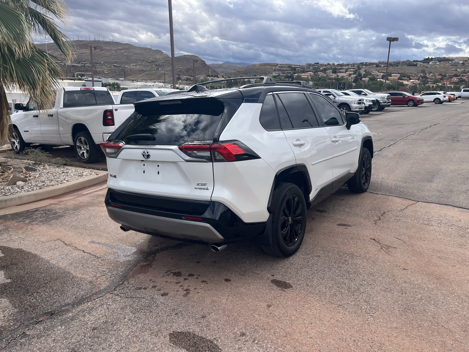 Used 2018 Pearl White Nissan Platinum image 6