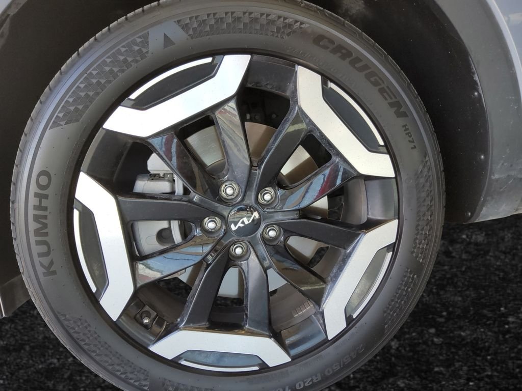 Used 2025 Silver Kia S image 26