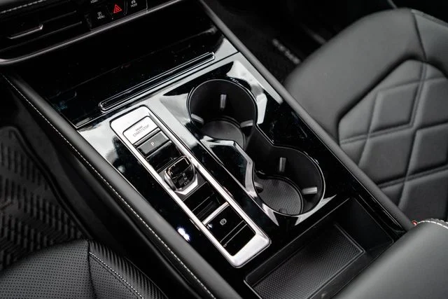 New 2026 Black Volkswagen 2.0T SE w/Technology image 22