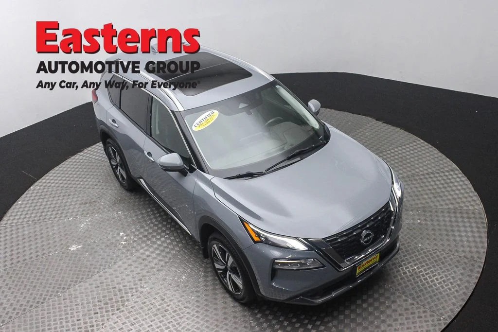 Used 2023 Gray Nissan SL image 3