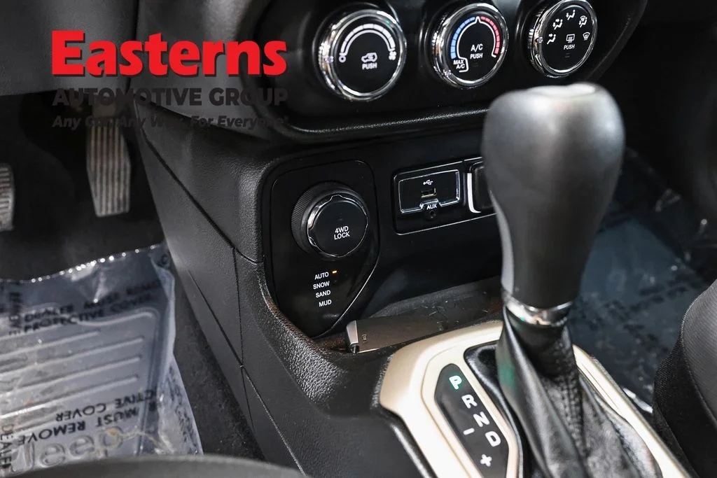 Used 2016 Green Jeep Latitude image 21