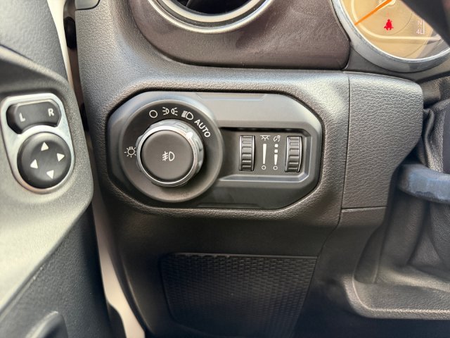 Used 2019 White Jeep Unlimited Sport Altitude image 26