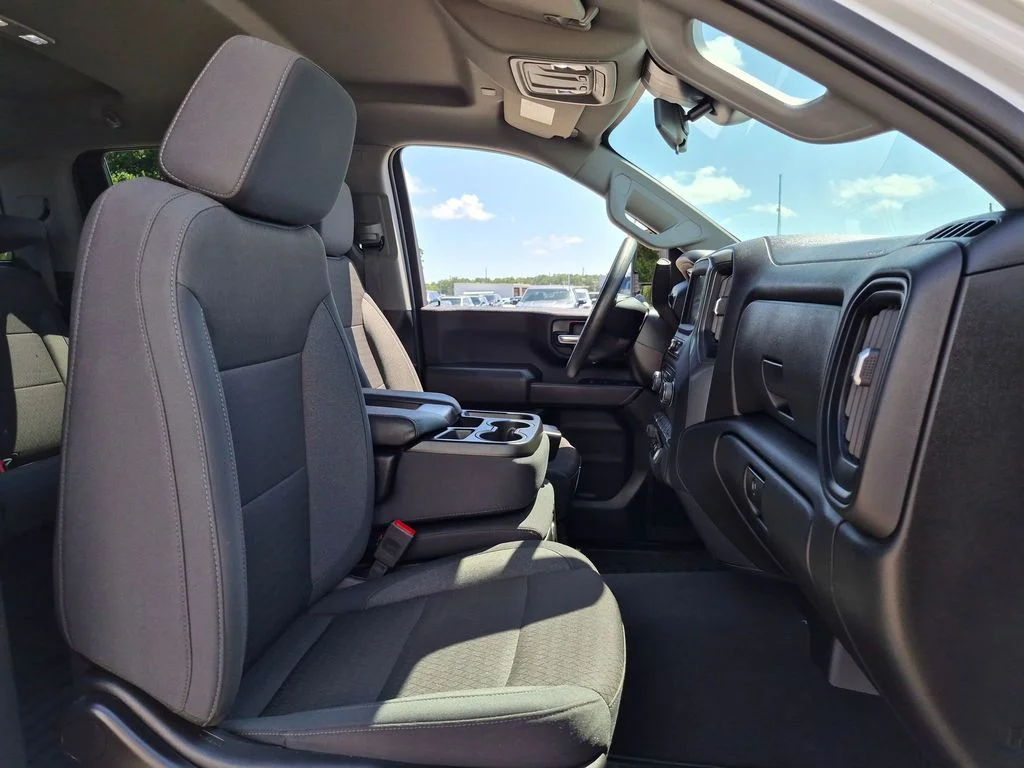 Used 2025 White Chevrolet Custom image 23
