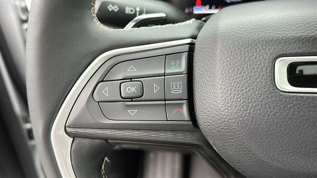 Certified Used 2023 Silver Jeep Altitude image 13