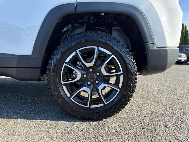 New 2026 Bright White Clear-Coat Exterior Paint Jeep Trailhawk image 9