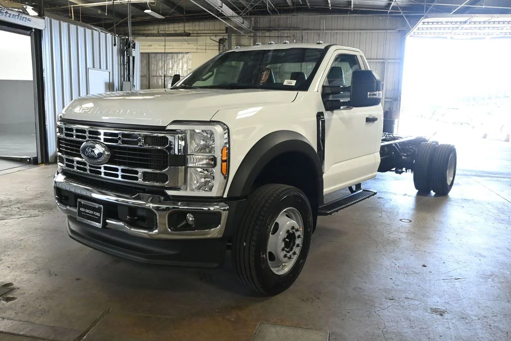 New 2026 Oxford White Ford XL image 3