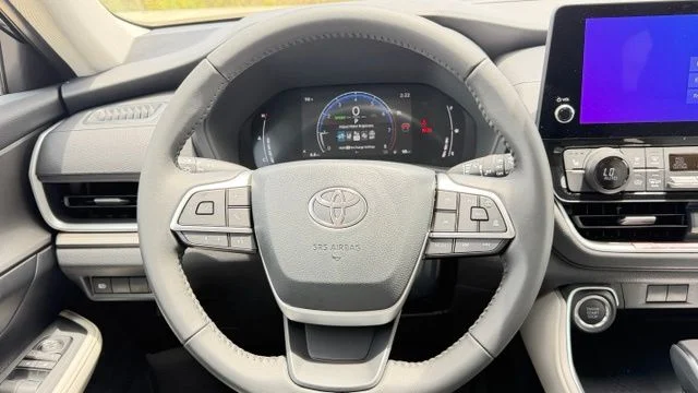 New 2026 Midnight Black Metallic Toyota XLE image 10