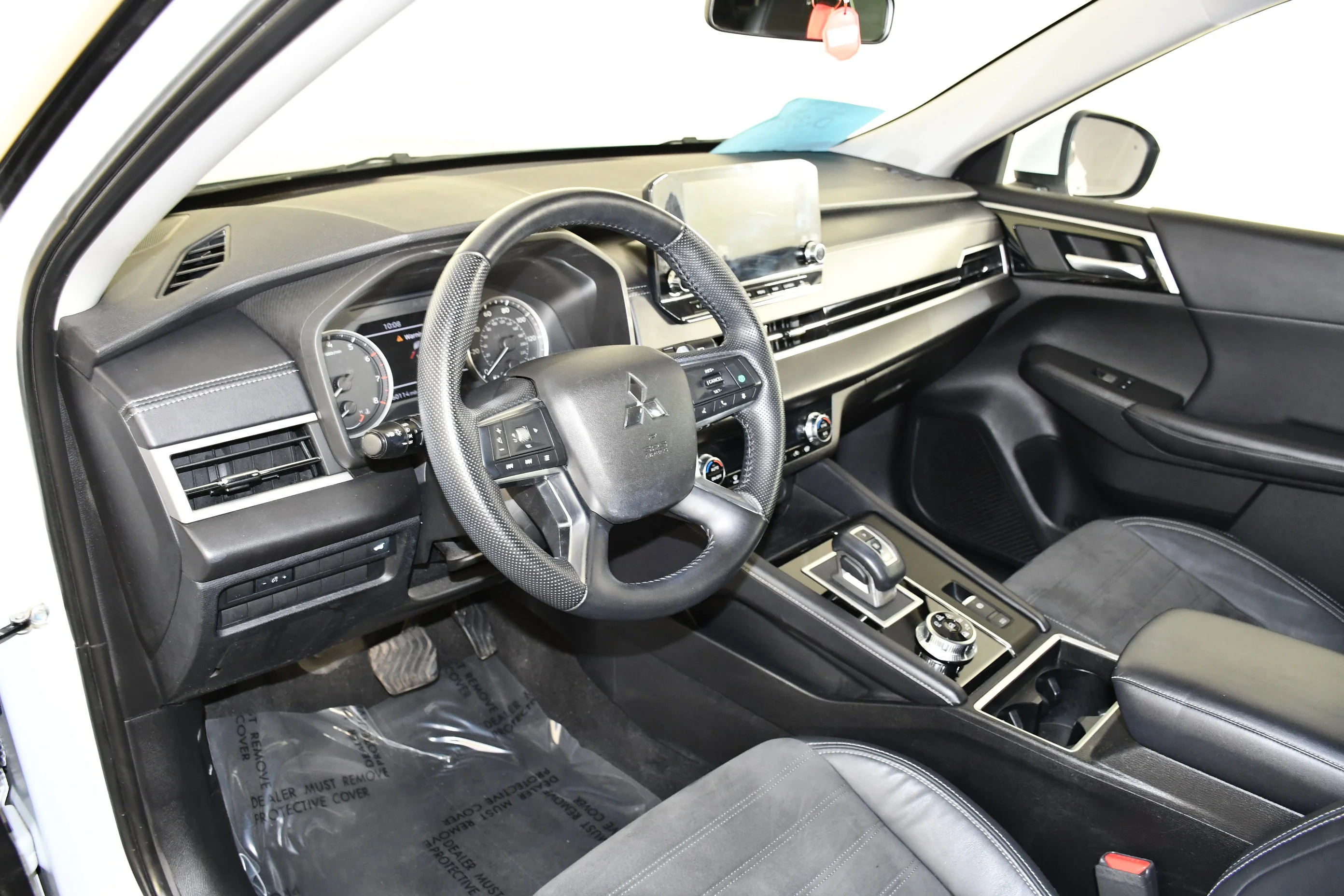 Certified Used 2023 White Diamond Mitsubishi SE image 36