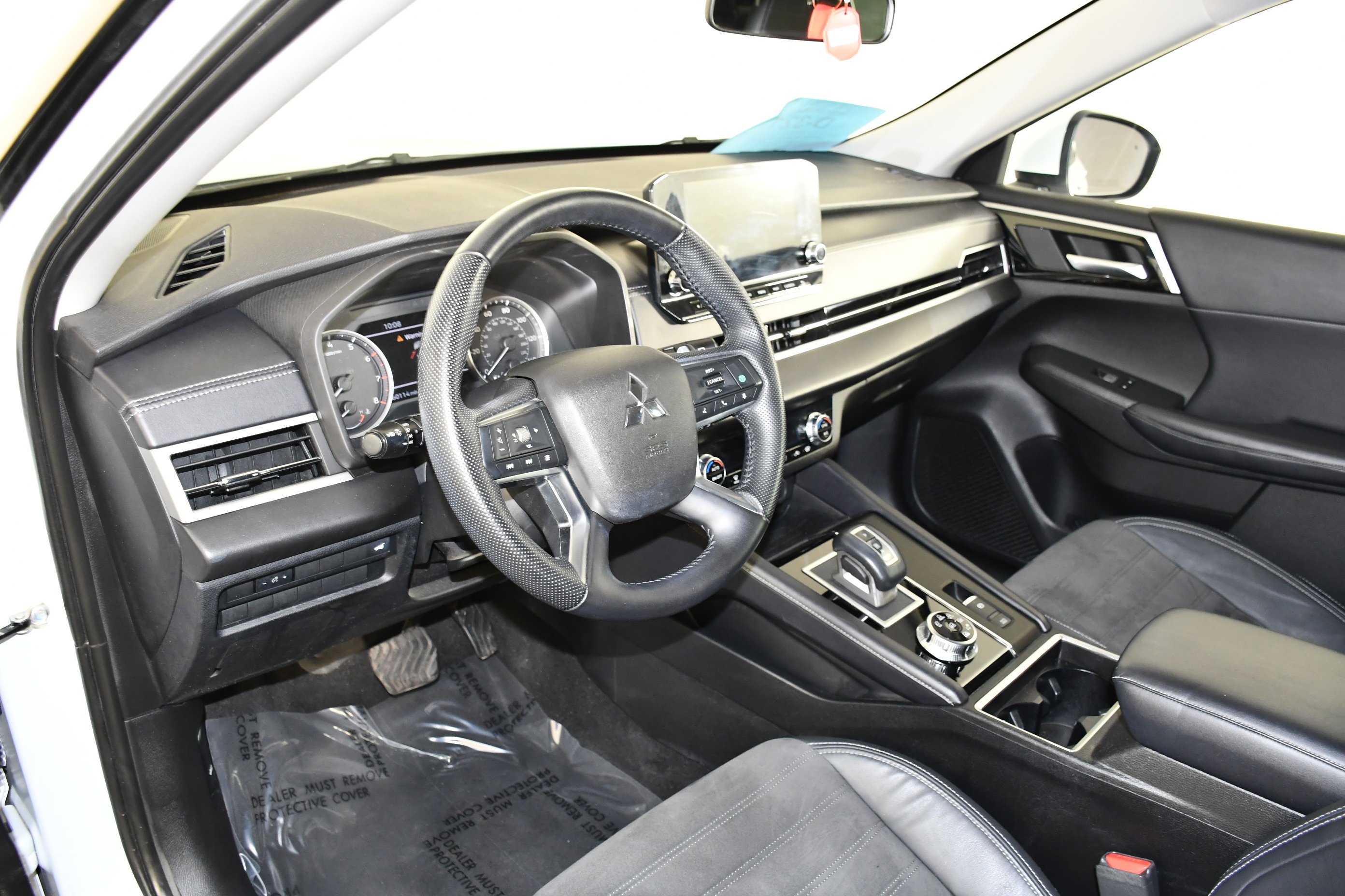Certified Used 2023 White Diamond Mitsubishi SE image 36