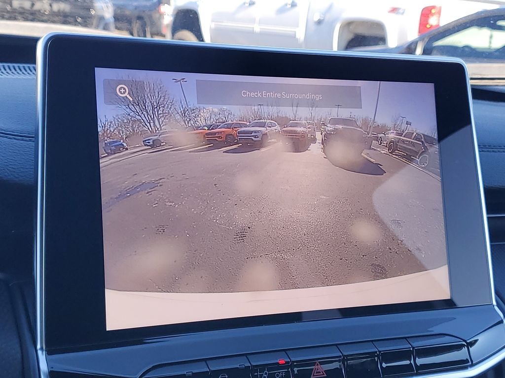 New 2026 Bright White Clearcoat Jeep Latitude image 27