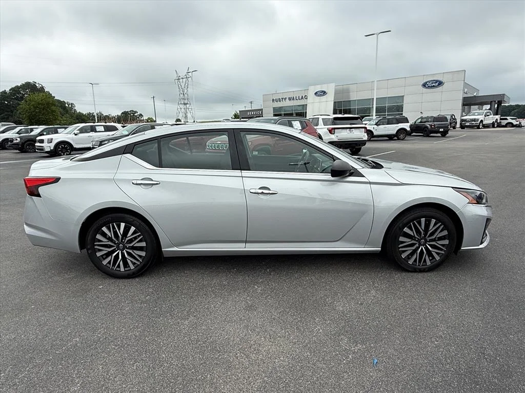Used 2024 Silver Nissan 2.5 SV image 8