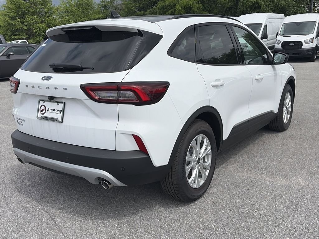 Used 2025 White Ford Active image 7