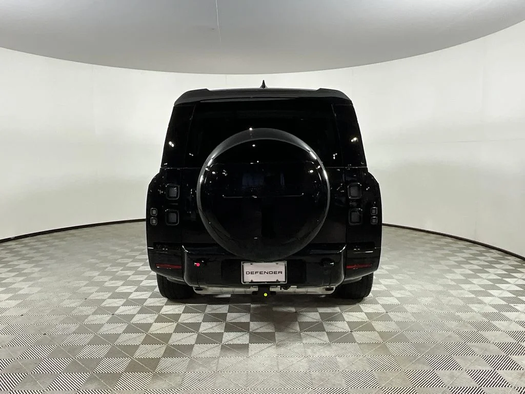 New 2026 Santorini Black Land Rover X-Dynamic SE image 7