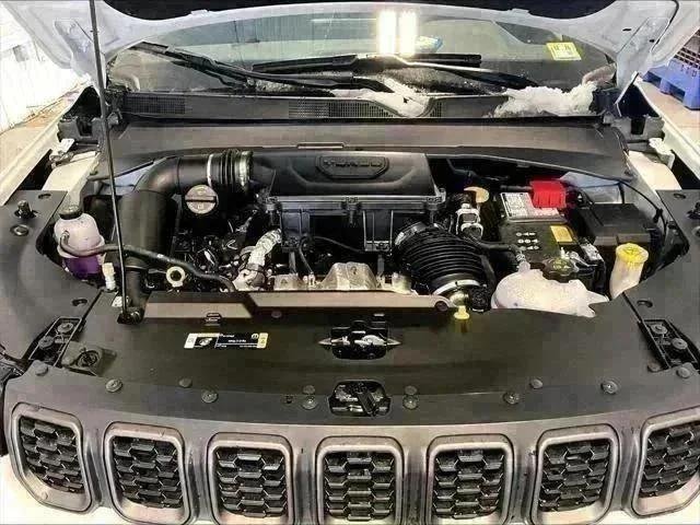 New 2026 Bright White Clear-Coat Exterior Paint Jeep Trailhawk image 16