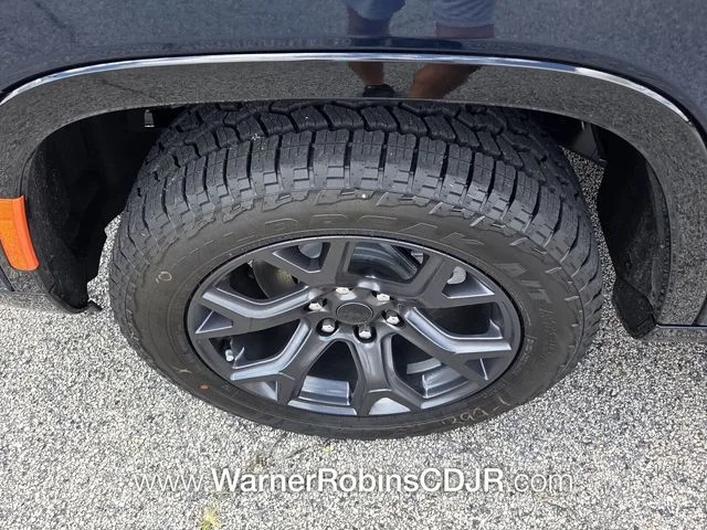 New 2026 Fathom Blue Pearl-Coat Exterior Paint (Late Availability) Jeep Upland image 18