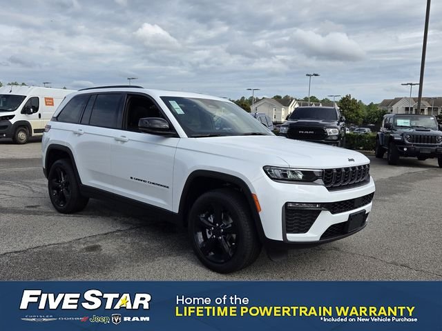 New 2026 Diamond Black Crystal Pearl-Coat Exterior Paint Jeep Laredo image 1