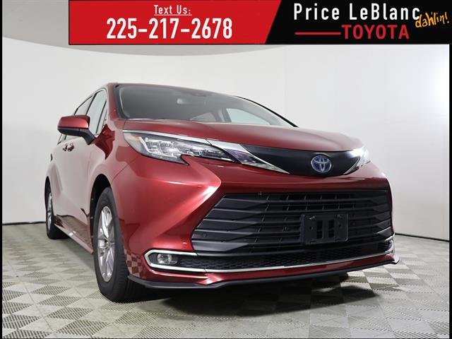 2023 Toyota Sienna XLE 8-Passenger Hybrid FWD's photo