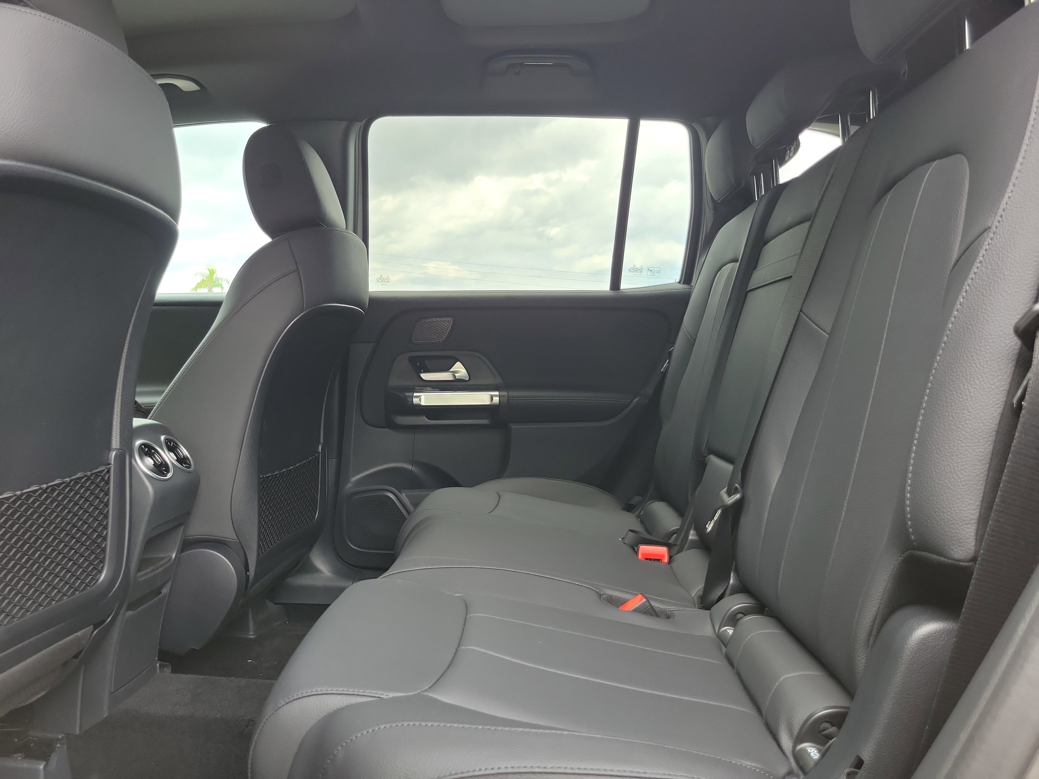 New 2026 Mountain Grey Metallic Mercedes-Benz GLB 250 image 41