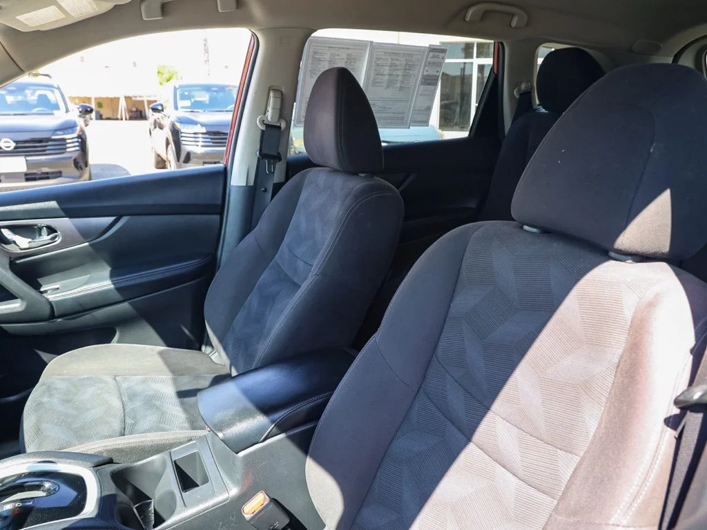 Used 2015 Red Nissan SV image 14