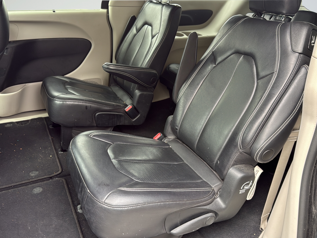 Used 2022 Gray Chrysler Touring L image 18