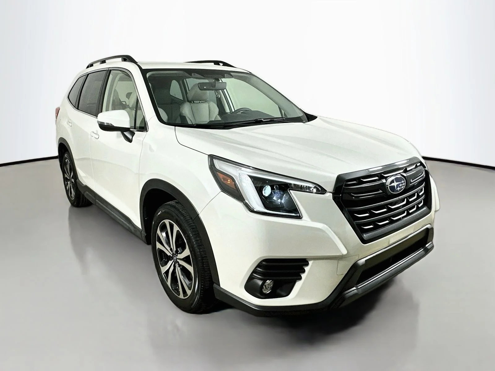 Used 2024 White Subaru  image 3