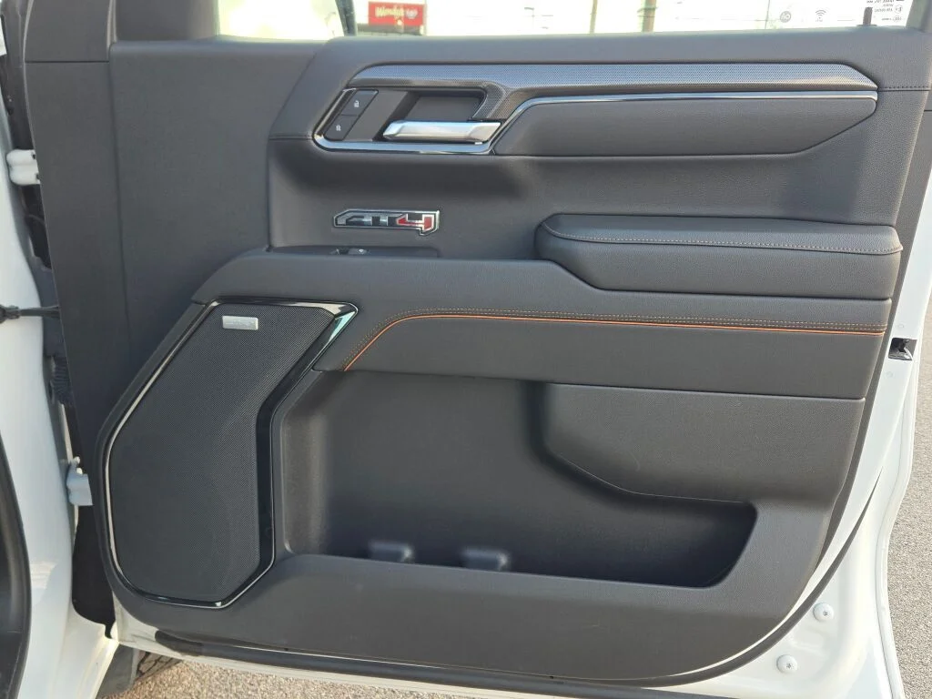 Used 2022 White GMC AT4 image 9