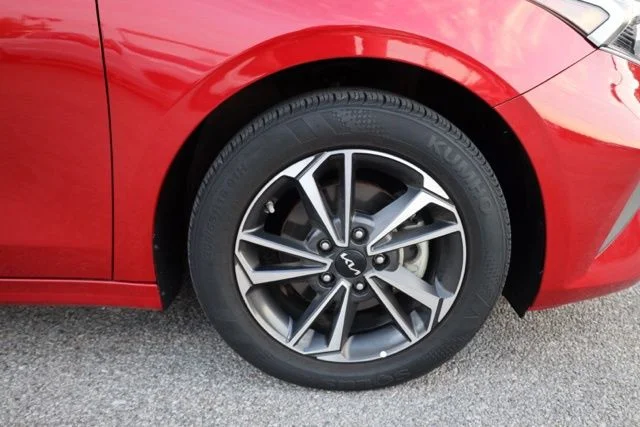 Used 2024 Red Kia LXS image 15
