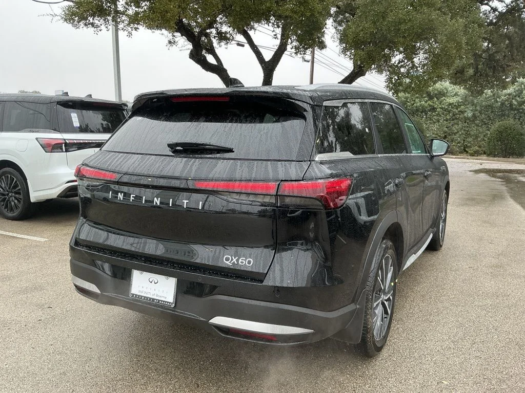 New 2026 MINERAL BLACK INFINITI Luxe FWD image 3