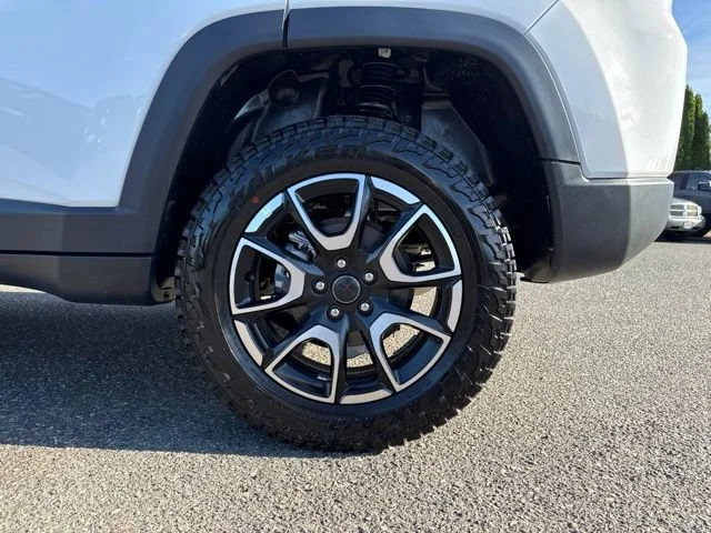 New 2026 Bright White Clearcoat Jeep Trailhawk image 9