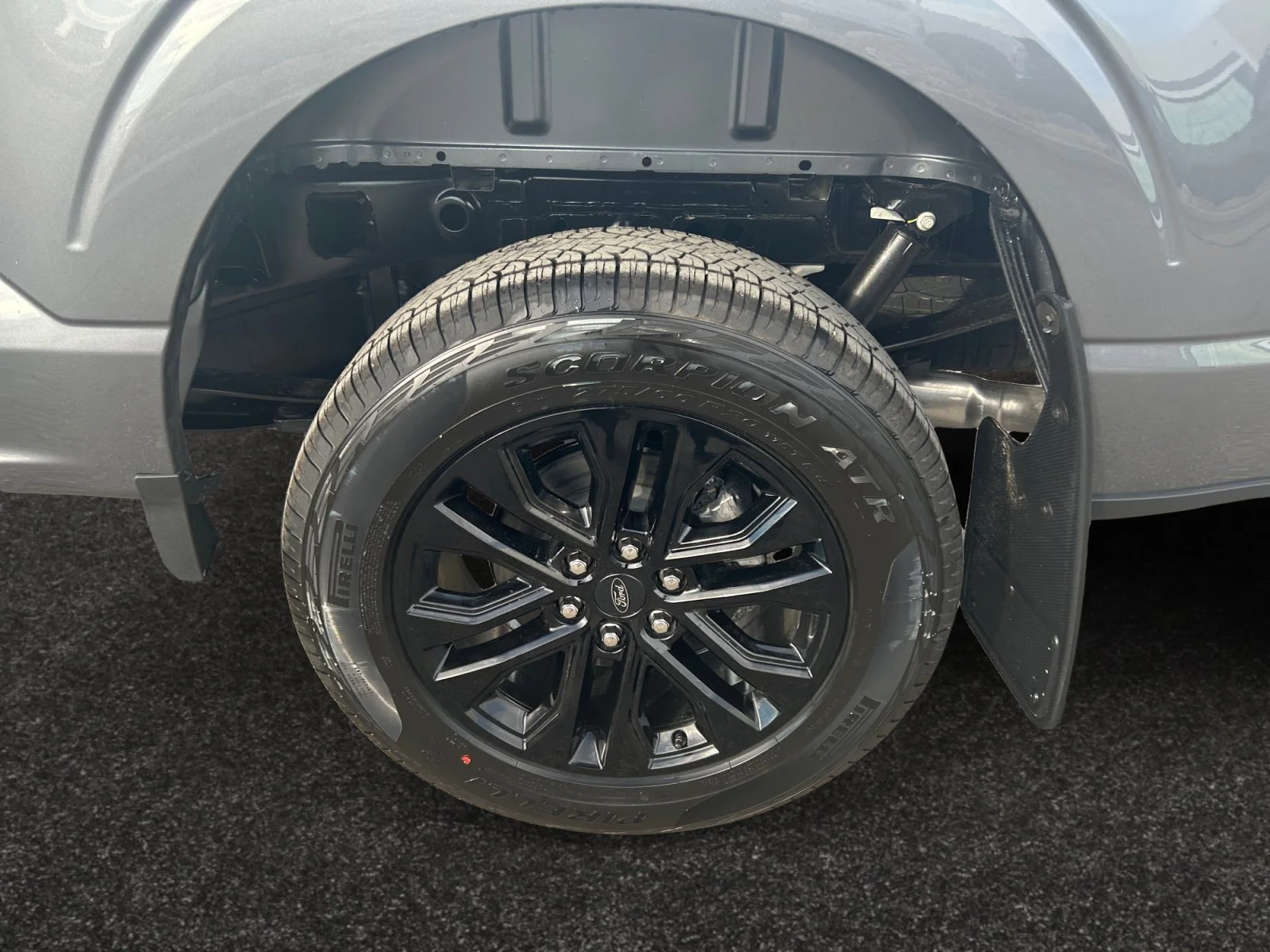 New 2026 Carbonized Grey Metallic Ford XLT image 9