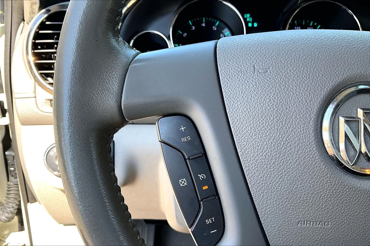 Used 2013 White Diamond Tricoat Buick Premium image 22