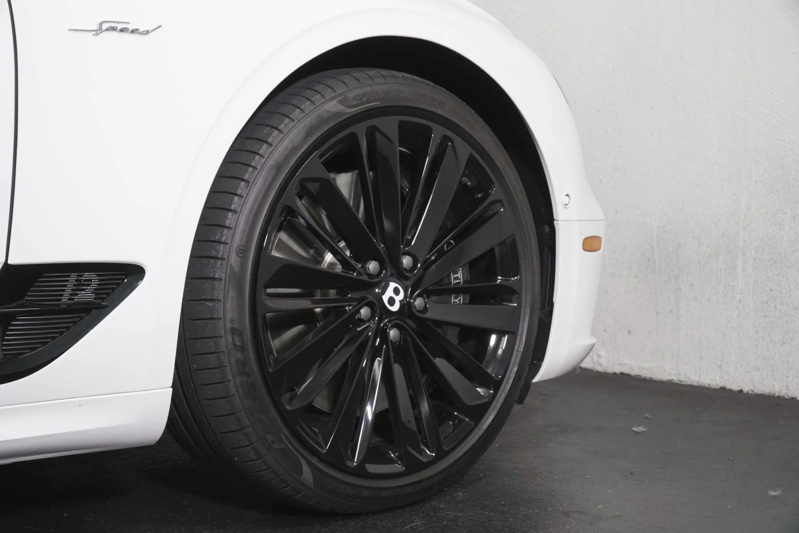 Used 2022 White Bentley  image 11