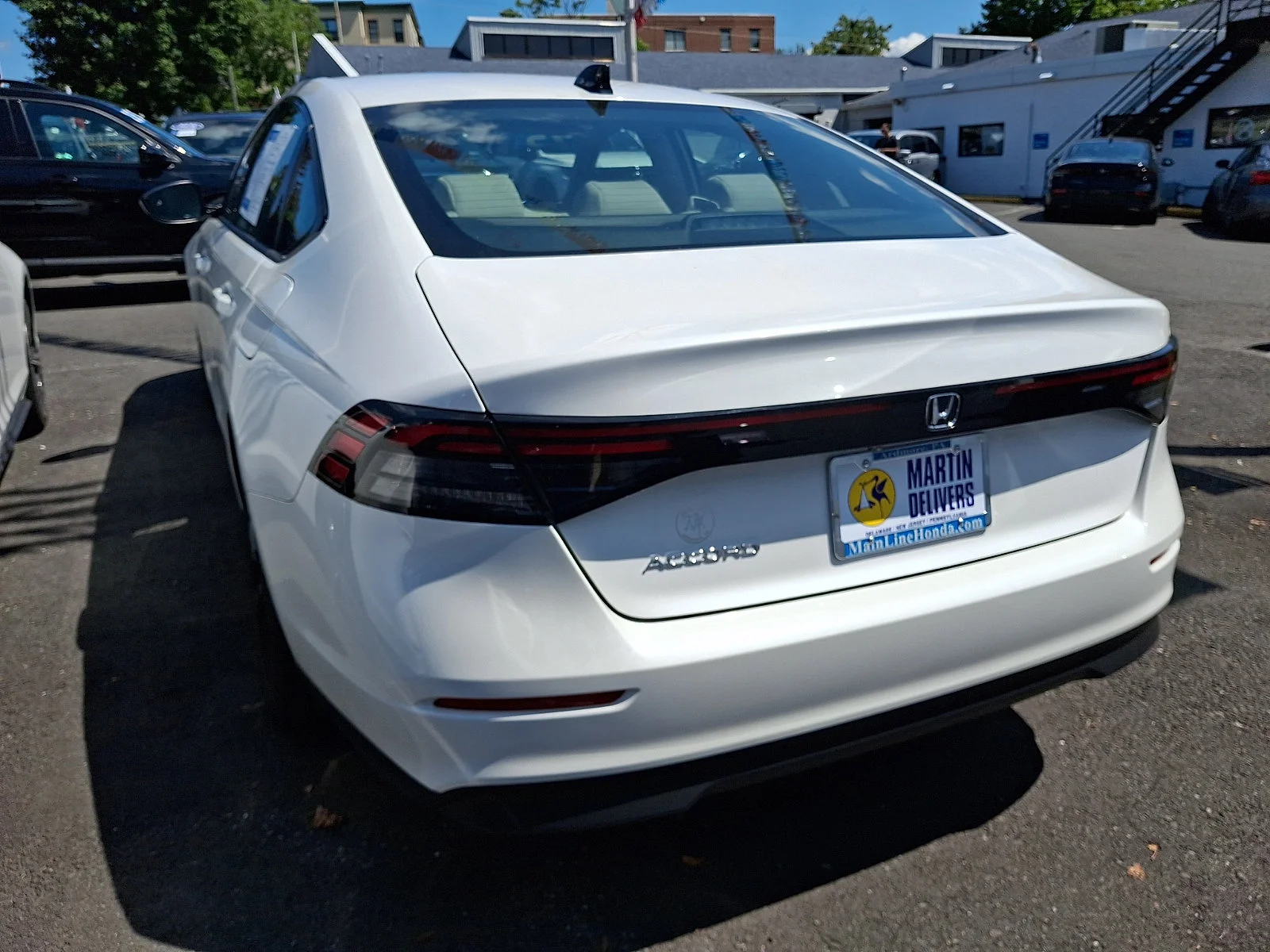 Used 2025 Platinum White Pearl Honda SE image 7