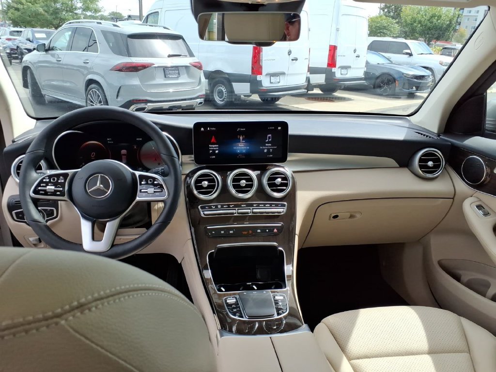 Used 2022 Mojave Silver Metallic Mercedes-Benz GLC 300 image 32
